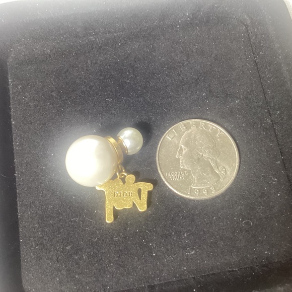 Dior Gold and Pearl Earrings - Picture 3 of 3